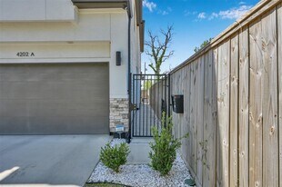 4202 Gillespie St in Houston, TX - Building Photo