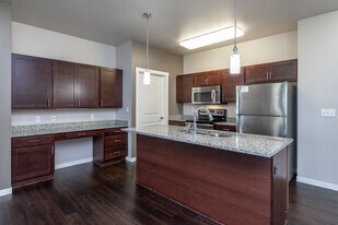 Shadow Bay Apartments in West Fargo, ND - Building Photo