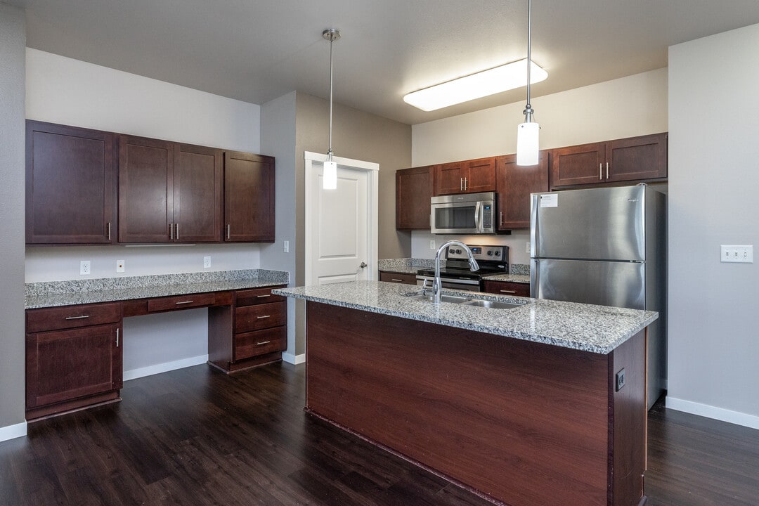 Shadow Bay Apartments in West Fargo, ND - Foto de edificio