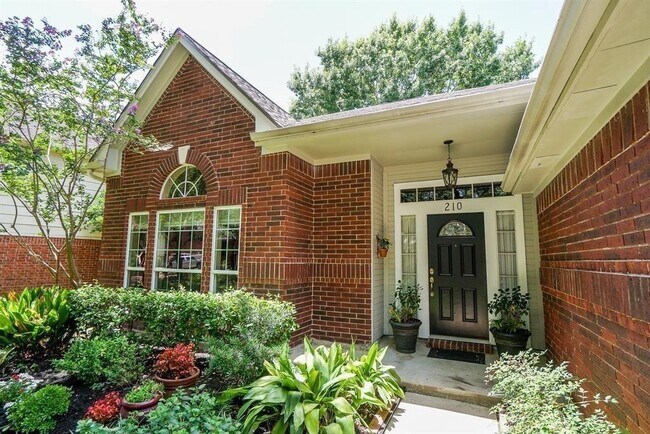 210 Rolling Plains Dr in Sugar Land, TX - Building Photo - Building Photo