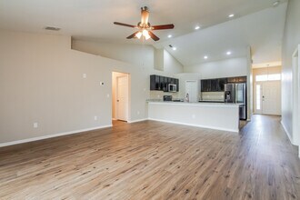 669 Madrid Dr in Kissimmee, FL - Building Photo - Building Photo