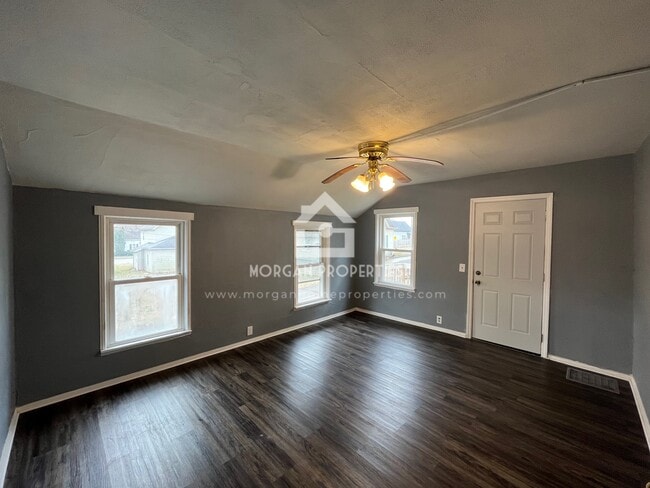 306 E Church St in Alexandria, IN - Foto de edificio - Building Photo