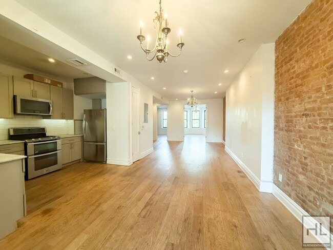 EASTERN PARKWAY / Remarkable Renovated 4-B