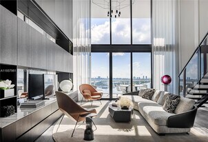 1040 Biscayne Blvd, Unit 2202 in Miami, FL - Building Photo