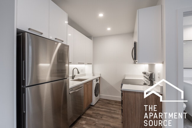 property at 941 W Carmen Ave