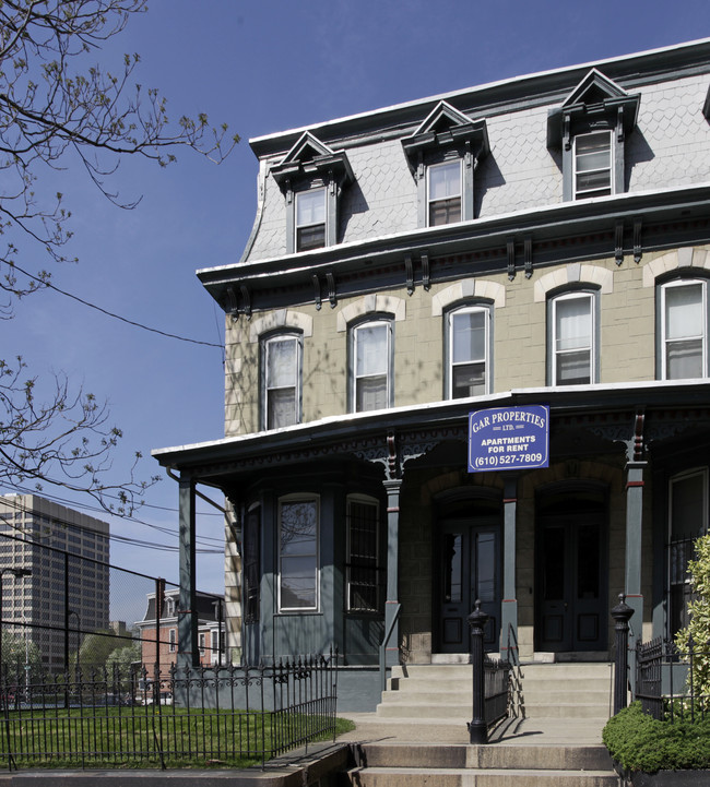 110 N 34th St in Philadelphia, PA - Foto de edificio - Building Photo