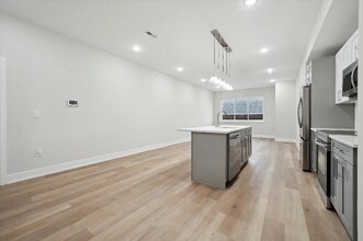 701 N 40th St in Philadelphia, PA - Building Photo - Building Photo