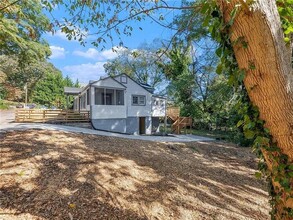 845 Oak St NW in Atlanta, GA - Building Photo - Building Photo
