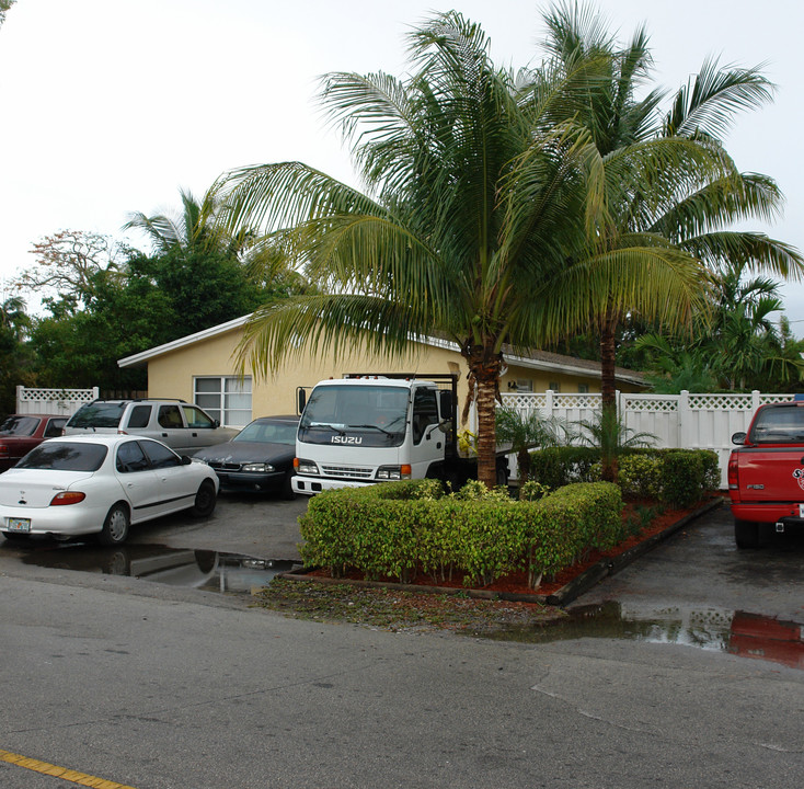 611-615 SW 12th Ave in Fort Lauderdale, FL - Building Photo