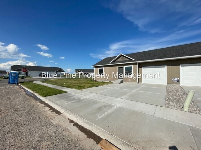 5844 Wildrose Ave in Ammon, ID - Building Photo - Building Photo