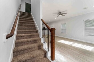 9032 Jutland Rd in Houston, TX - Foto de edificio - Building Photo