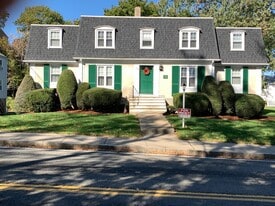 196 Sylvan St, Unit 1 in Melrose, MA - Building Photo