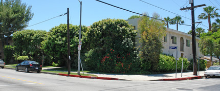 7055 Etiwanda Ave in Reseda, CA - Building Photo - Building Photo