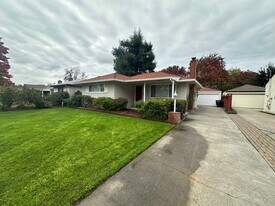 4129 McKinley Blvd in Sacramento, CA - Building Photo