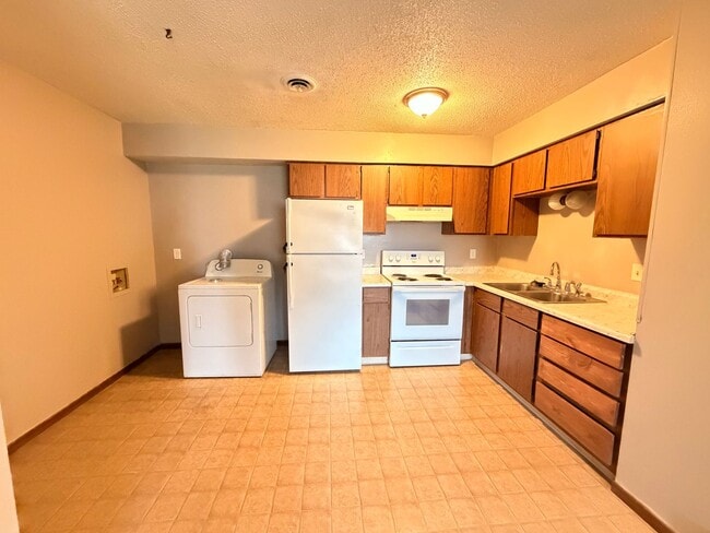 2728 4th Ave N in Fort Dodge, IA - Building Photo - Building Photo