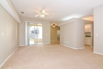 7129 Captiva Cir in New Port Richey, FL - Foto de edificio - Building Photo