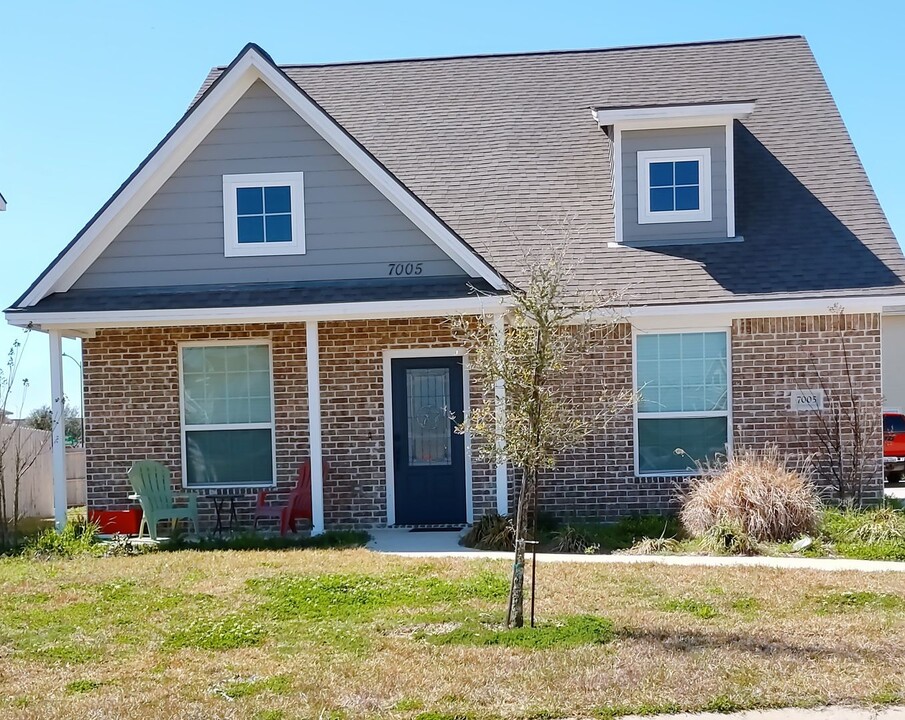 7005 Canter Ct in College Station, TX - Building Photo