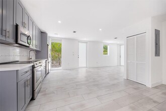 3823 Thomas Ave in Miami, FL - Building Photo - Building Photo