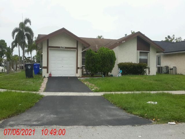 1219 SW 82nd Ave in North Lauderdale, FL - Building Photo