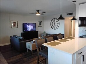 1235 S Highland Ave, Unit 1101 in Clearwater, FL - Building Photo - Building Photo