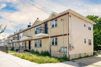 407 Beach 66th St in Arverne, NY - Building Photo - Building Photo