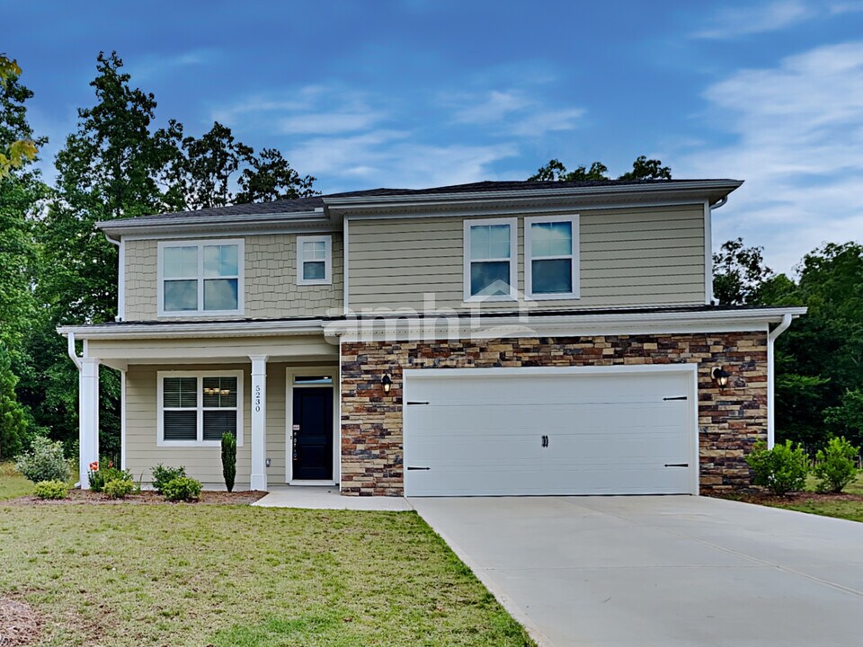 5230 Wendover Wy in Cumming, GA - Foto de edificio