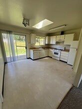 2423 Travis Ct in Mckinleyville, CA - Foto de edificio - Building Photo