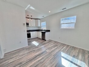 3774 S Gramercy Pl in Los Angeles, CA - Building Photo - Building Photo