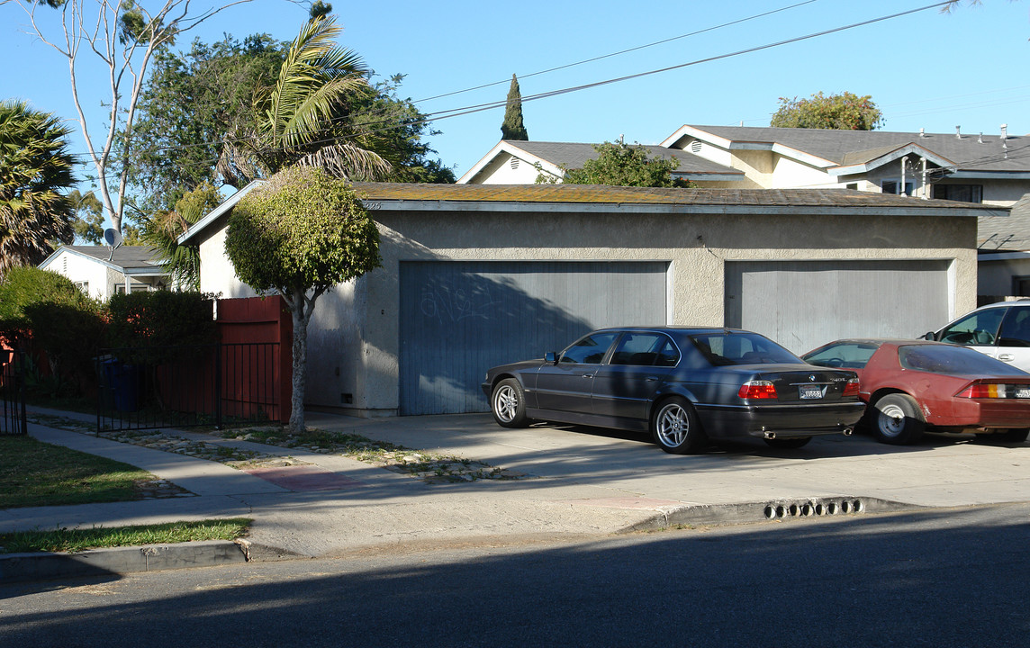 225-A B W Simpson St in Ventura, CA - Building Photo