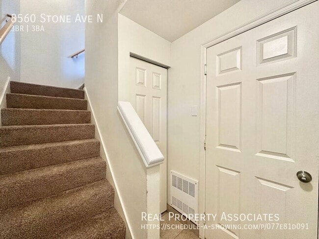 8560 Stone Ave N in Seattle, WA - Building Photo - Building Photo