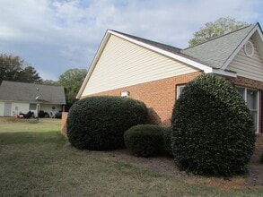 121 Timberwood Rd in Greenwood, SC - Building Photo - Building Photo