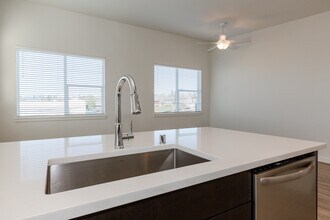 1111 W Fourth Plain Blvd in Vancouver, WA - Building Photo - Building Photo