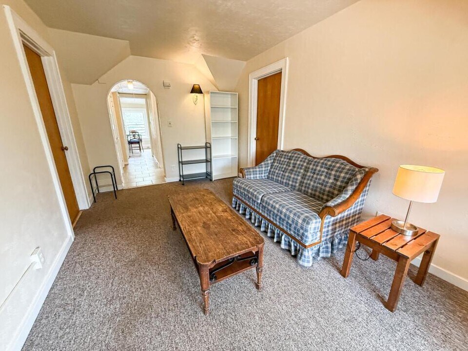 207 Kelvin Pl in Ithaca, NY - Building Photo