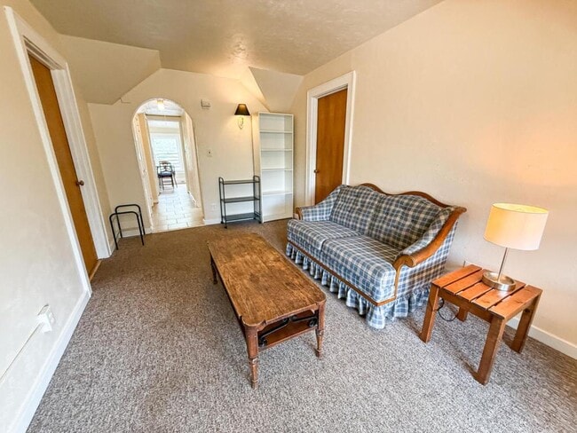 property at 207 Kelvin Pl