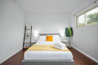728 Stepney Pl, Unit 728 1.5 in Inglewood, CA - Building Photo - Building Photo