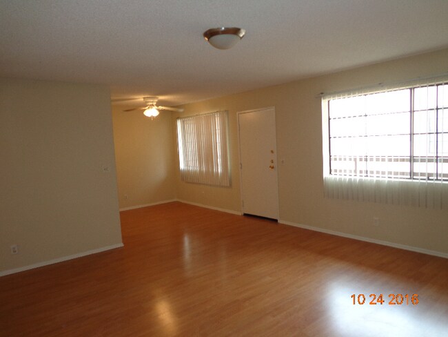 755 N Sweetzer Ave, Unit 203 in Los Angeles, CA - Building Photo - Building Photo
