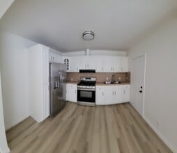 5230 Ithaca Ave in Los Angeles, CA - Foto de edificio - Building Photo