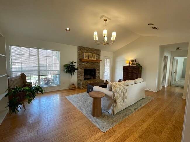 3935 Misty Ln in Paris, TX - Building Photo - Building Photo