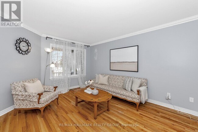 63 Newborough Crescent in Ottawa, ON - Building Photo - Building Photo