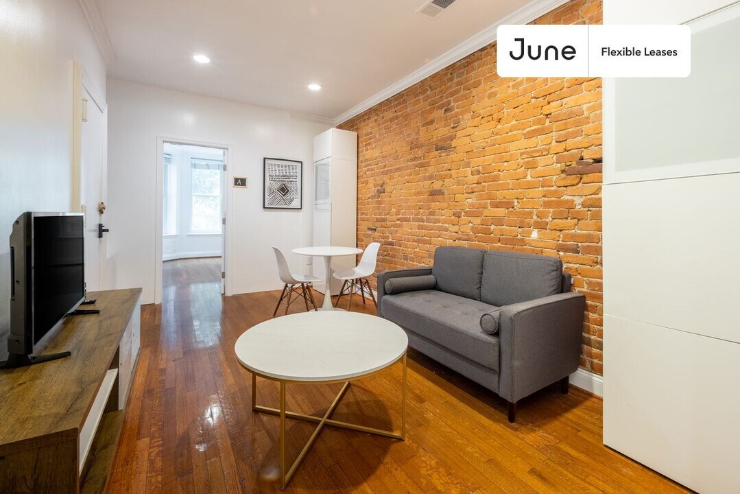 1835 Mintwood Pl NW in Washington, DC - Building Photo