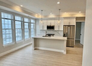 332 Victory Rd in Quincy, MA - Foto de edificio - Building Photo