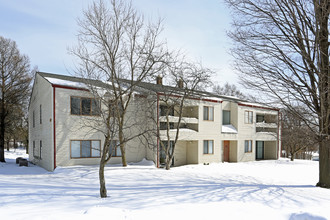 Granderview Apartments in Milford, MI - Building Photo - Building Photo