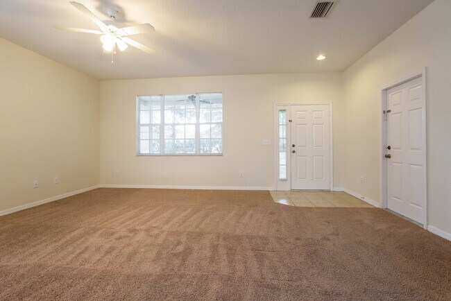 6327 Bridgecrest Dr in Lithia, FL - Building Photo - Building Photo