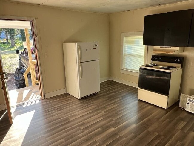 property at 607 Hall St