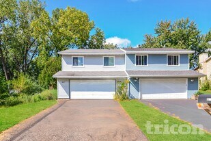 4507 Scott Trail in Eagan, MN - Building Photo