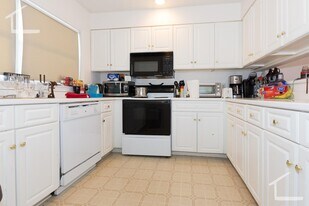 10 Glencoe St, Unit 2 in Boston, MA - Building Photo
