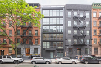 324 E 93rd St in New York, NY - Foto de edificio - Building Photo