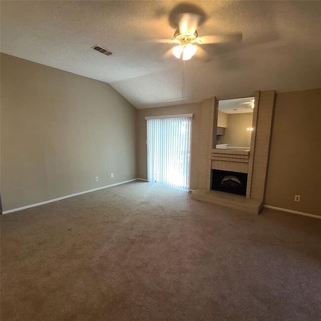 2259d Millstone Dr-Unit -2259 D in Houston, TX - Building Photo - Building Photo