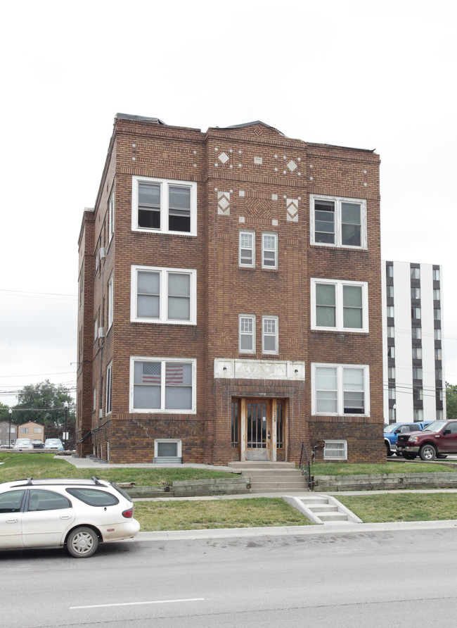 Algonquin in Lincoln, NE - Building Photo - Building Photo