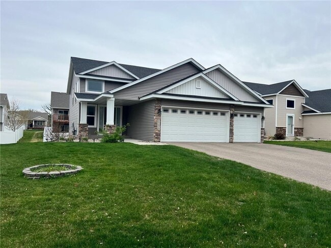 1731 Riverside Dr in Shakopee, MN - Building Photo - Building Photo